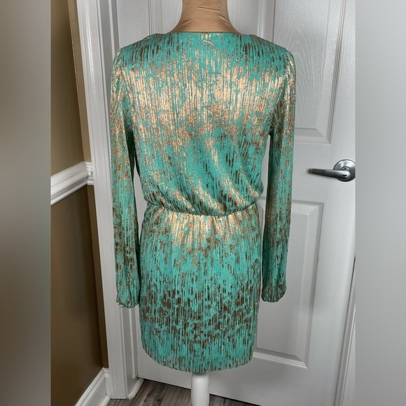 VICI CRISHELLE TWISTED FRONT METALLIC
PLISSE - MINT DRESS - Picture 9 of 11